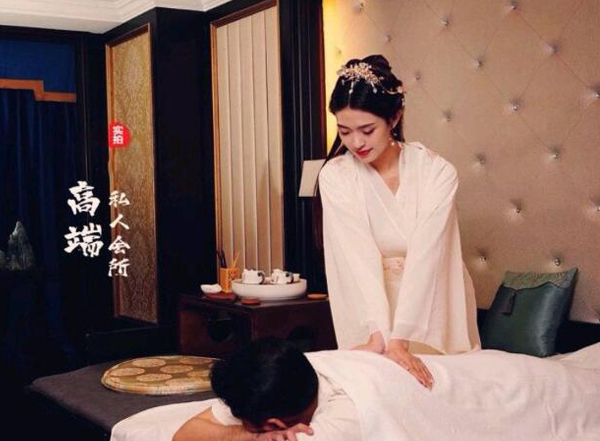 前天我在上海宝山一家养生会所，帮助你的身体慢慢放松